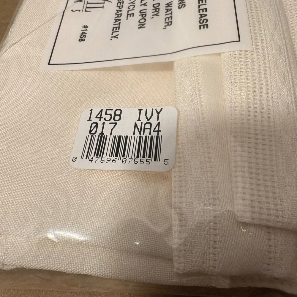Bardwil Linens New Satin‎ Splendor 4 Dinner Napkins Cream Permanent Press 17x17